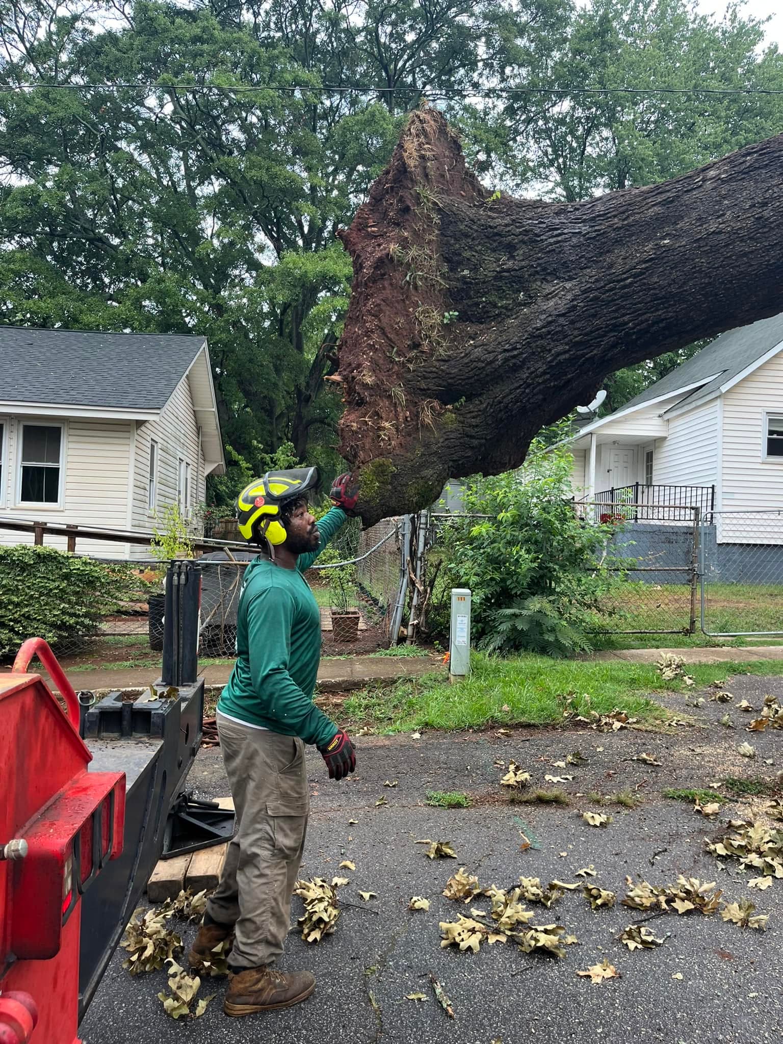 Carson Tree Company crew providing tree service in Simpsonville SC